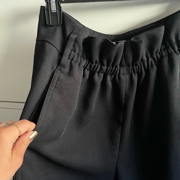 Aritzia | Wilfred Black Paper Bag Waist Trouser, Size 6 (M) - Picture 3 of 6